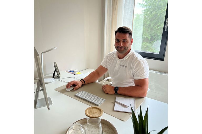 Die Schmerzpraxis Querfurt Schmerztherapeut Inhaber 768x512