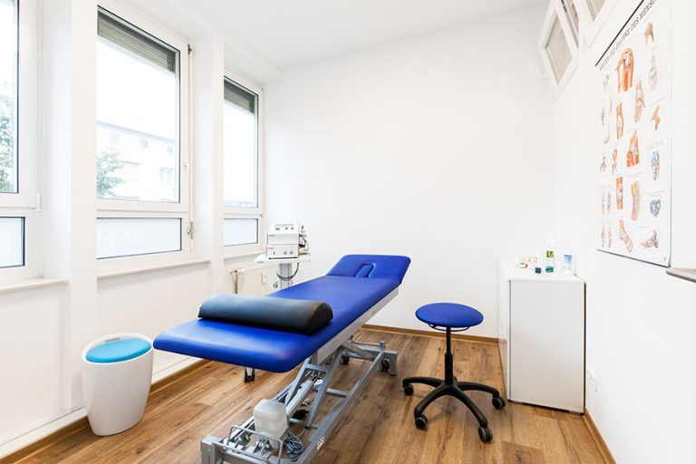 HPLA Chiropraktik Frankfurt am Main Angelo Longobucco Behandlungsraum 768x512