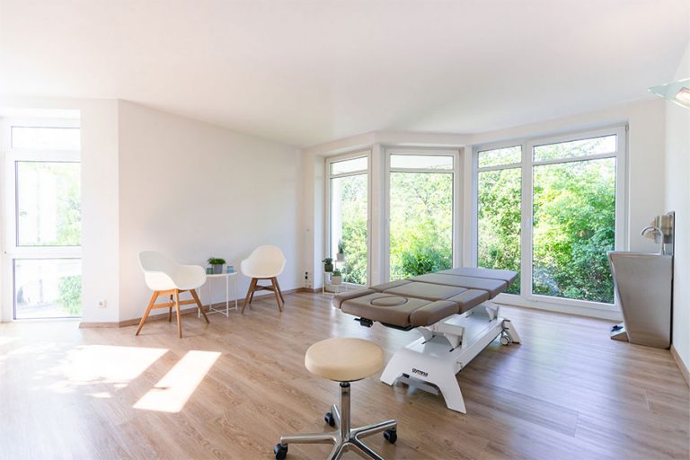 Pure Praxis Osteopathie Stephan Kniffke Werniggerode Praxis 768x512